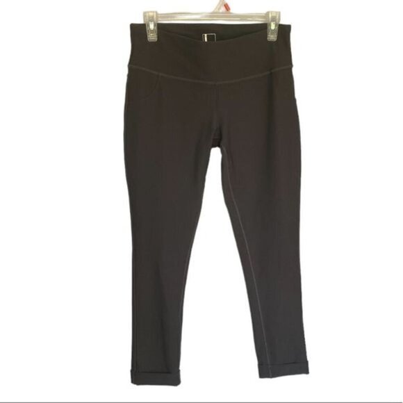 NWOT Mondetta Athletic Cropped Leggings, size M/M. Color is black/dark gray. - Picture 1 of 9